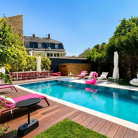Avril Et De Luxe 15 Personnes Avec Piscine Chauffee Toute L'annee